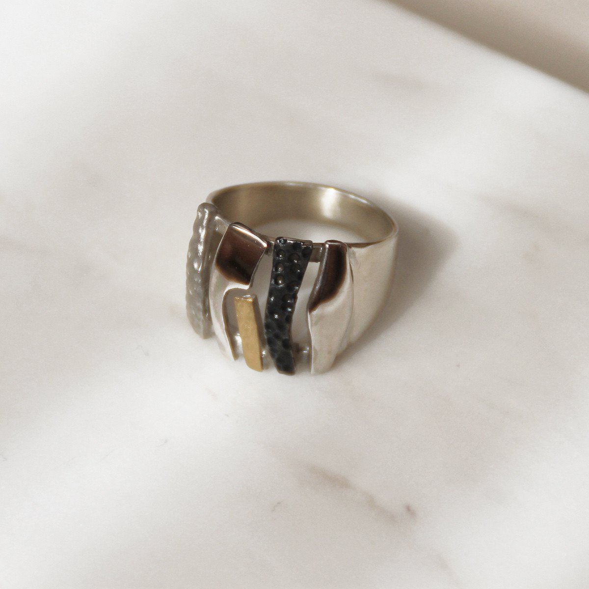 1856 - R1856 - SILVER & GOLD RING R1856