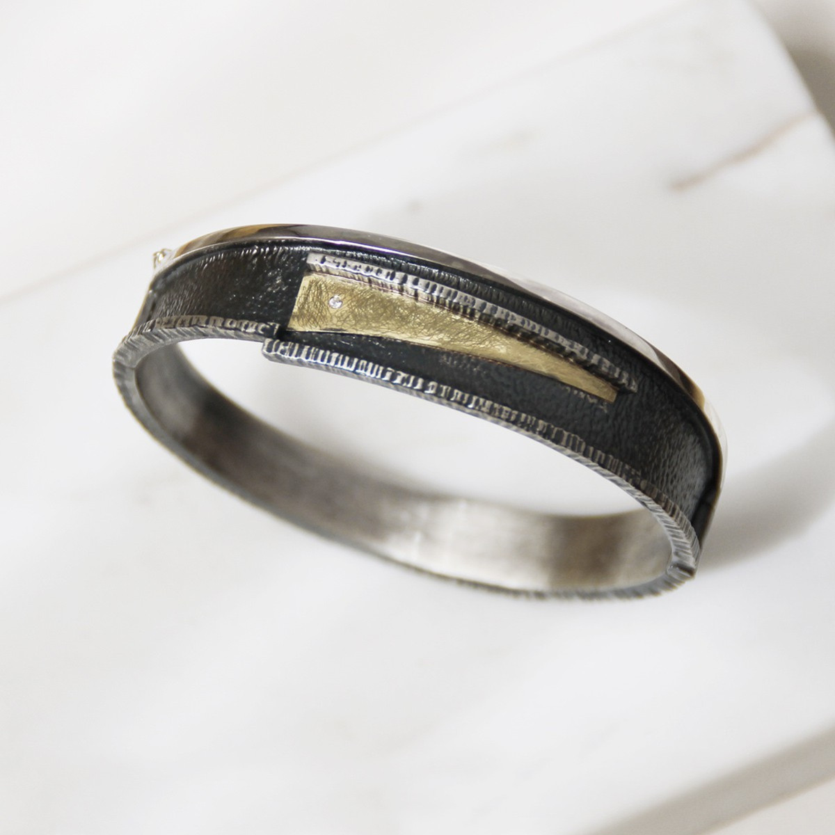 1932 - SILVER & GOLD BANGLE WITH DIAMOND. BA1932D